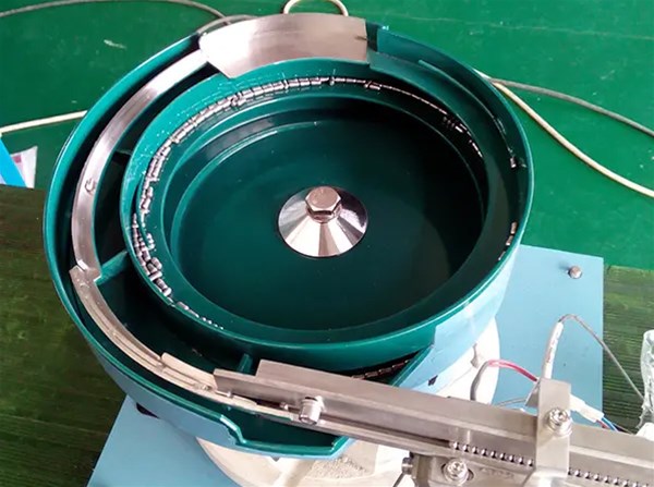 精密振動盤出現(xiàn)磨損該如何處理？