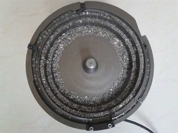 振動盤光震料不走，艾克斯幫您解決